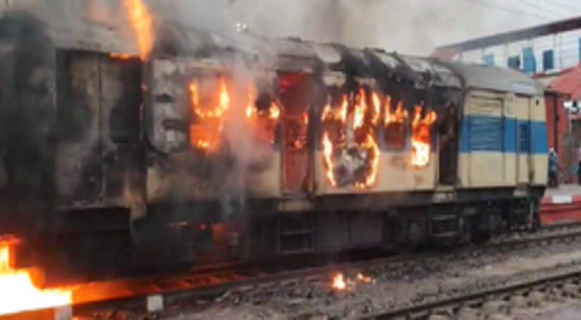 बिहार के किऊल जंक्शन पर मेमू ट्रेन के इंजन में लगी आग