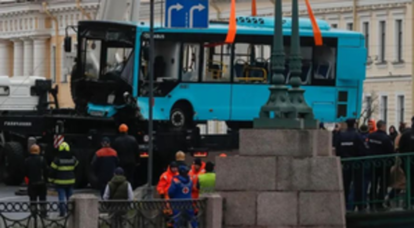 सेंट पीटर्सबर्ग में बस दुर्घटना में मरने वालों की संख्या बढ़कर 7 हुई