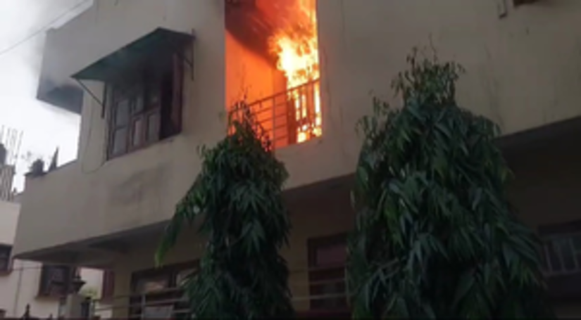 नोएडा, गाजियाबाद में एसी फटने से घर में आग लगने की घटनाएं
