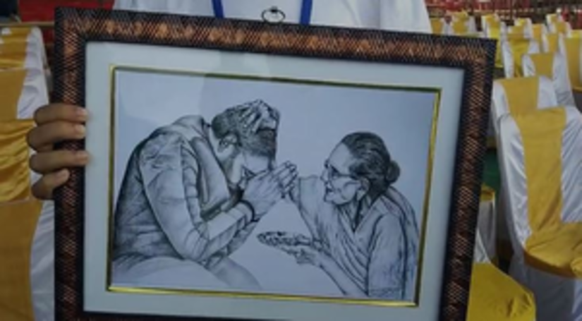 पीएम मोदी ने उस लड़की को लिखा खत, जिसने बनाई थी मां के साथ उनकी तस्वीर
