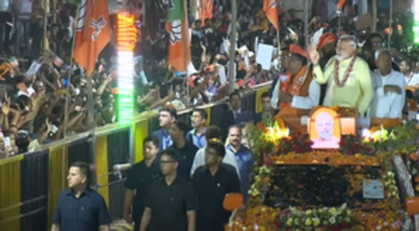 प्रधानमंत्री नरेंद्र मोदी का पटना में मेगा रोड शो, उमड़ा जनसैलाब
