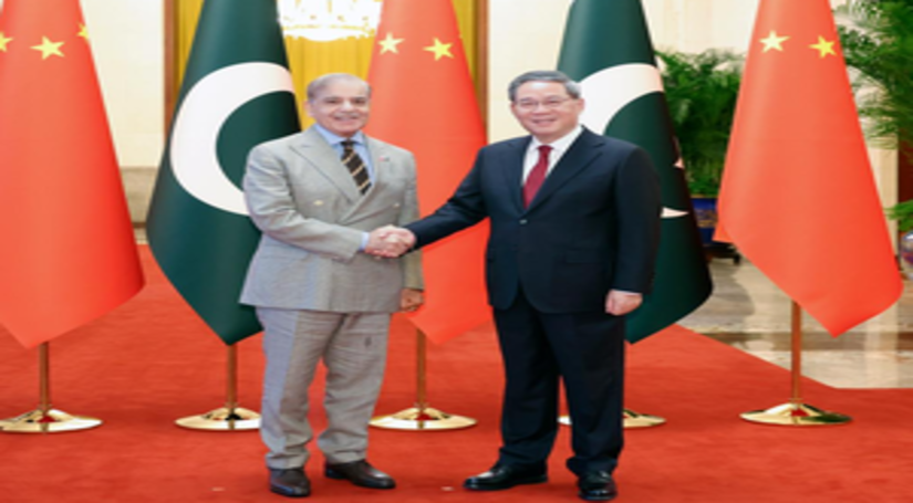 चीन और पाकिस्तान के प्रधानमंत्री ने पेइचिंग में की वार्ता
