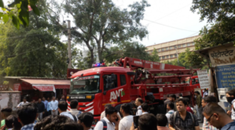 दिल्ली की आईटीओ बिल्डिंग में आग लगने से 1 की मौत, 6 लोग बचाए गए (लीड-1)