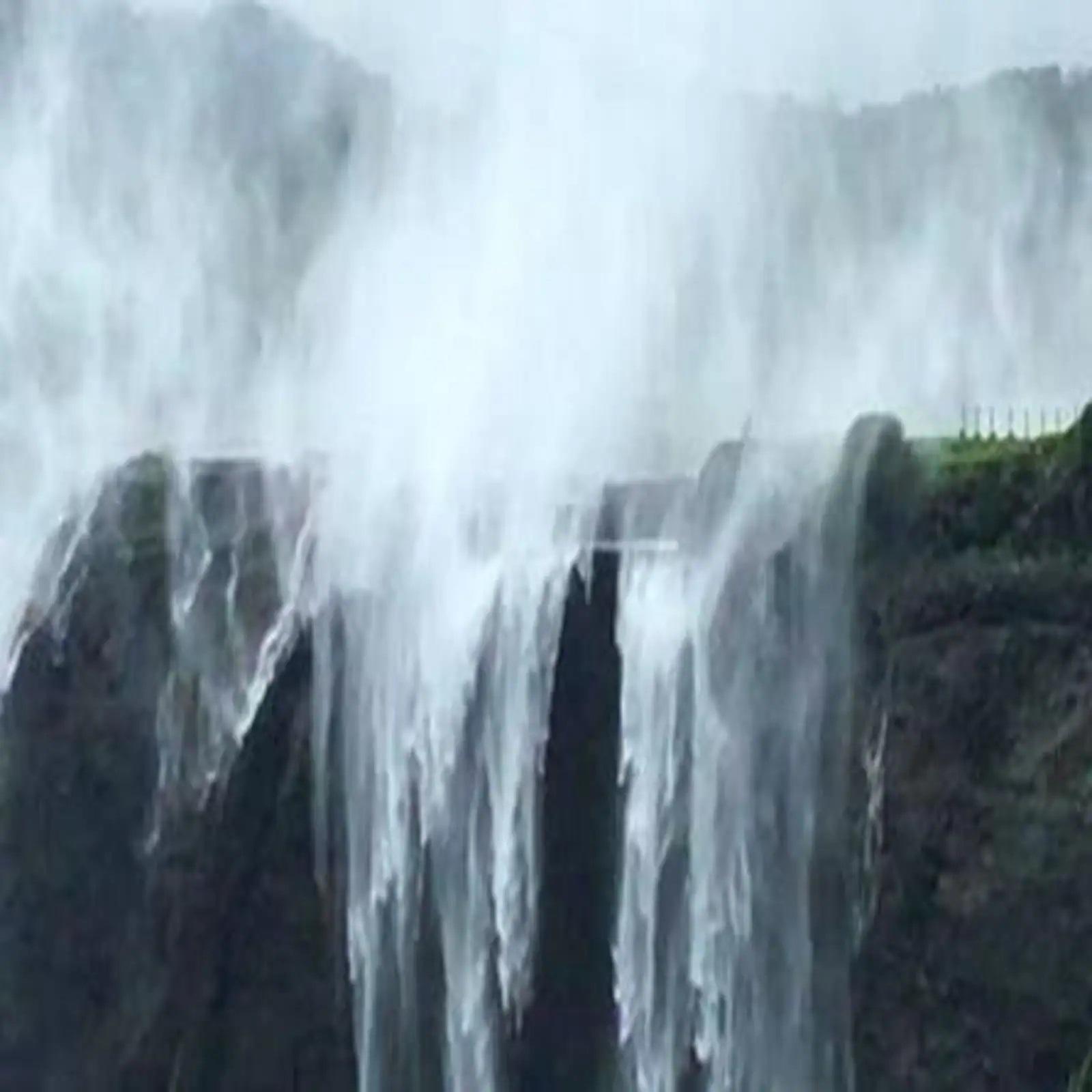 महाराष्ट्र में यहां है रहस्यमयी Reverse Waterfall, जहां पानी जाता है नीचे से ऊपर की ओर, एक बार जरूर देखं ये अद्धभूत नजारा