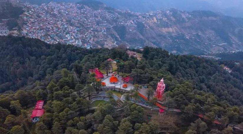जाखू मंदिर में अर्जी लगाने दूर दूर से आते है भक्त, शिमला के हर कोने से देख सकते है हनुमान जी की विशाल प्रतिमा