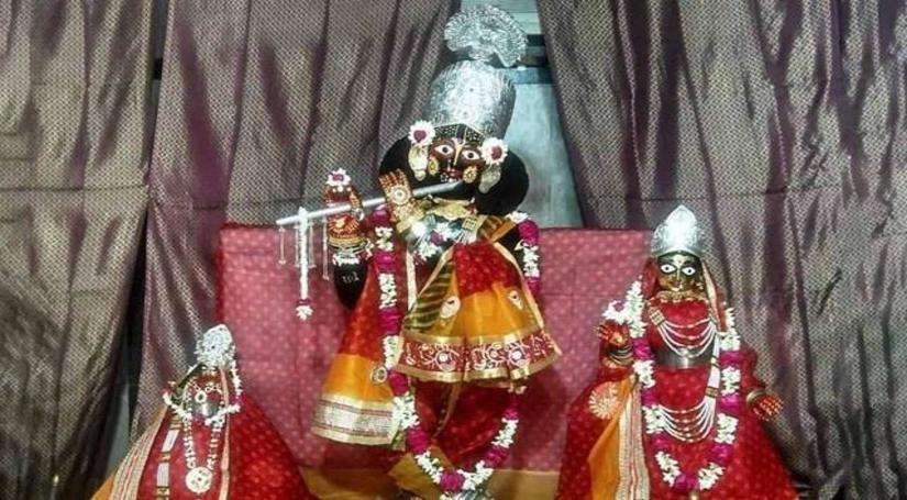 भगवान श्रीकृष्ण आज भी लेते है इस मंदिर में सांसे, हाथ में घडी पहने कान्हा का धडकता है दिल