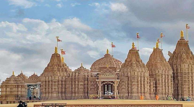 मुस्लिम देश के पहले हिंदू मंदिर में बहती है पवित्र गंगा-यमुना, खूबसूरती देख दंग रह जाएगी पूरी दुनिया