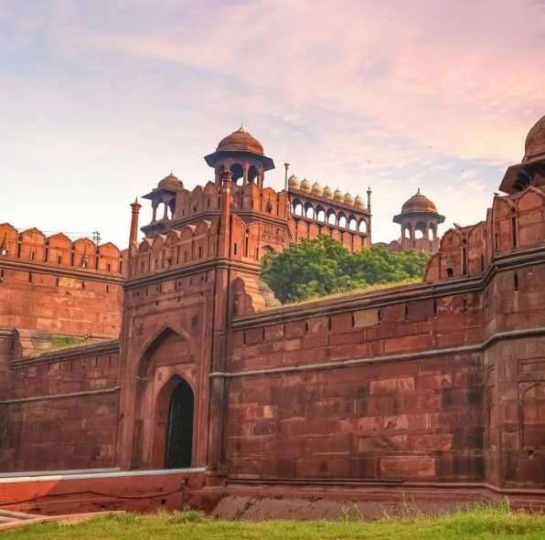 Tourists के लिए फिर से खुला दिल्ली की शान लाल किला, जानिए किस वजह से अचानक करना पड़ा था सील