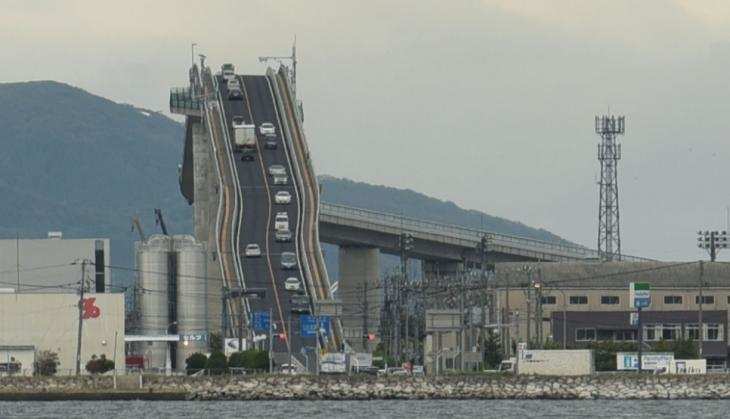 ये हैं दुनिया के सबसे खतरनाक पुल, यहां जाने वाले चीख-चीख कर हो जाते हैं बेहोश