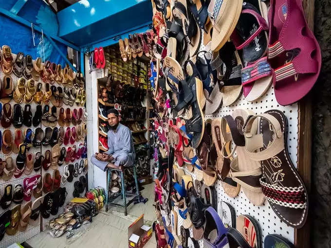 देश में यूपी के इस शहर में मिलते है लेदर के सबसे सस्ते जूते, जहां आप सिर्फ 500 में ला सकते है 5 जोडी शानदार शूज