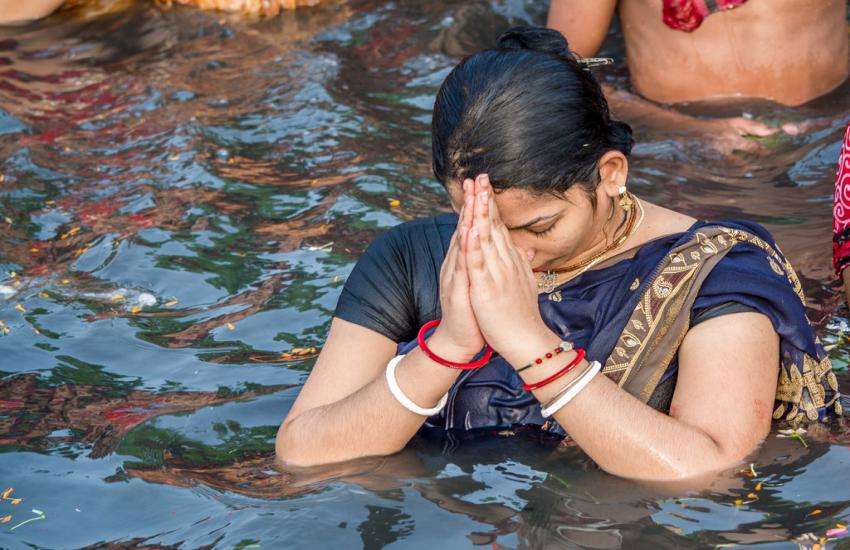 भारत के इस झरने में नहाने से पति ​पत्नि के बीच मिट जाती है दूरियां, पत्नि को एक बार करांए स्नान फिर बरसेगा प्यार ही प्यार